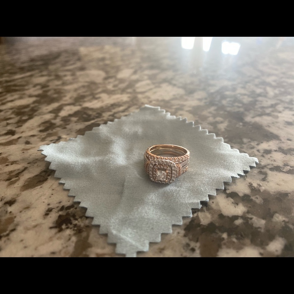 Wedding ring - Picture 4 of 5